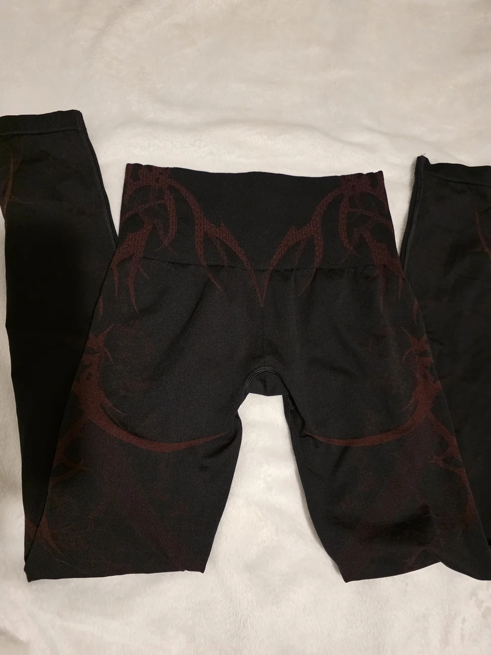 Gymshark Storm Black And Red Leggings - Picture 2 of 4